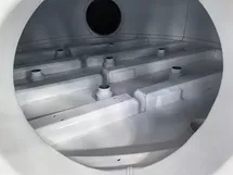 يضمن الجزء الداخلي المبطن بـ PTFE مقاومة طويلة الأجل للوسائط المسببة للتآكل ويسهل الصيانة
